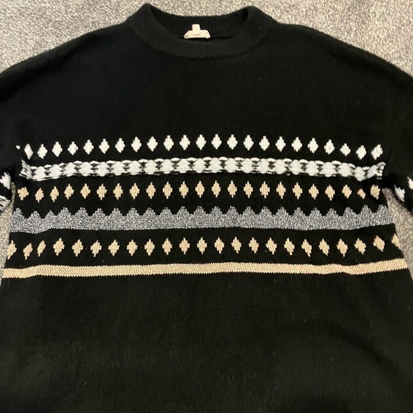 🌸 3/$20 Aaron & Amber Sweater - Picture 5 of 8